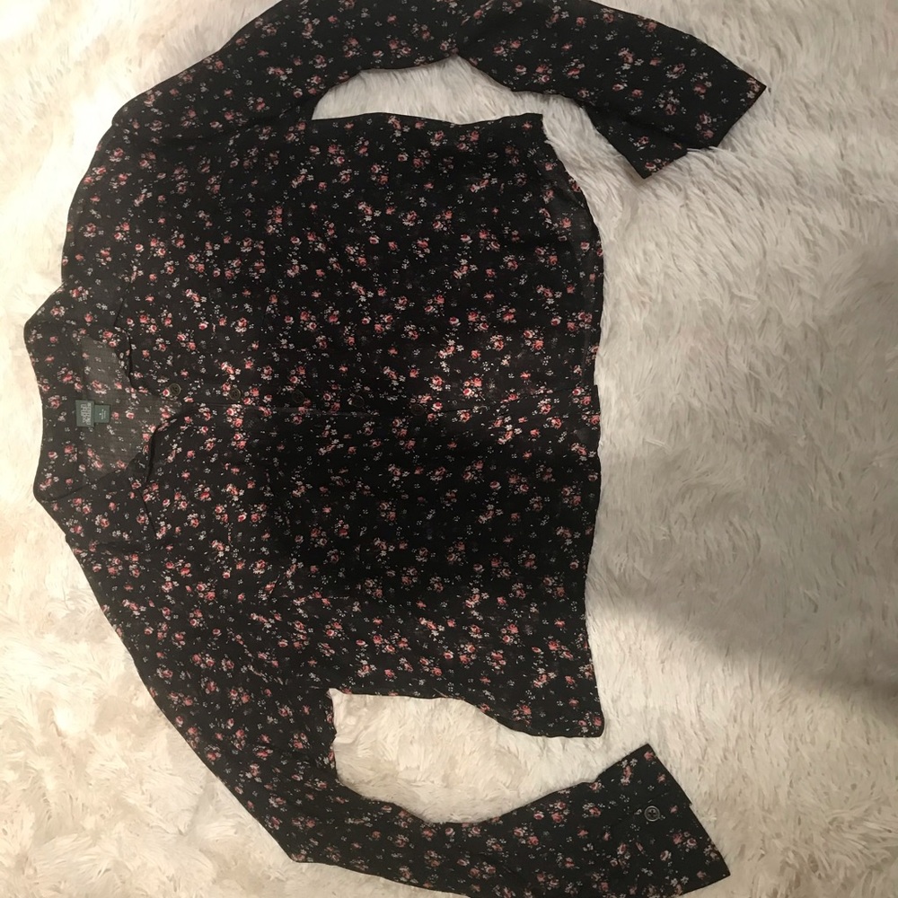 Black floral crop shirt